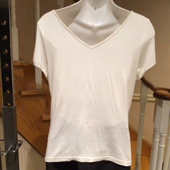 🛍2 for$30 Preloved slip-on off white vneckline t-shirt - Picture 2 of 6